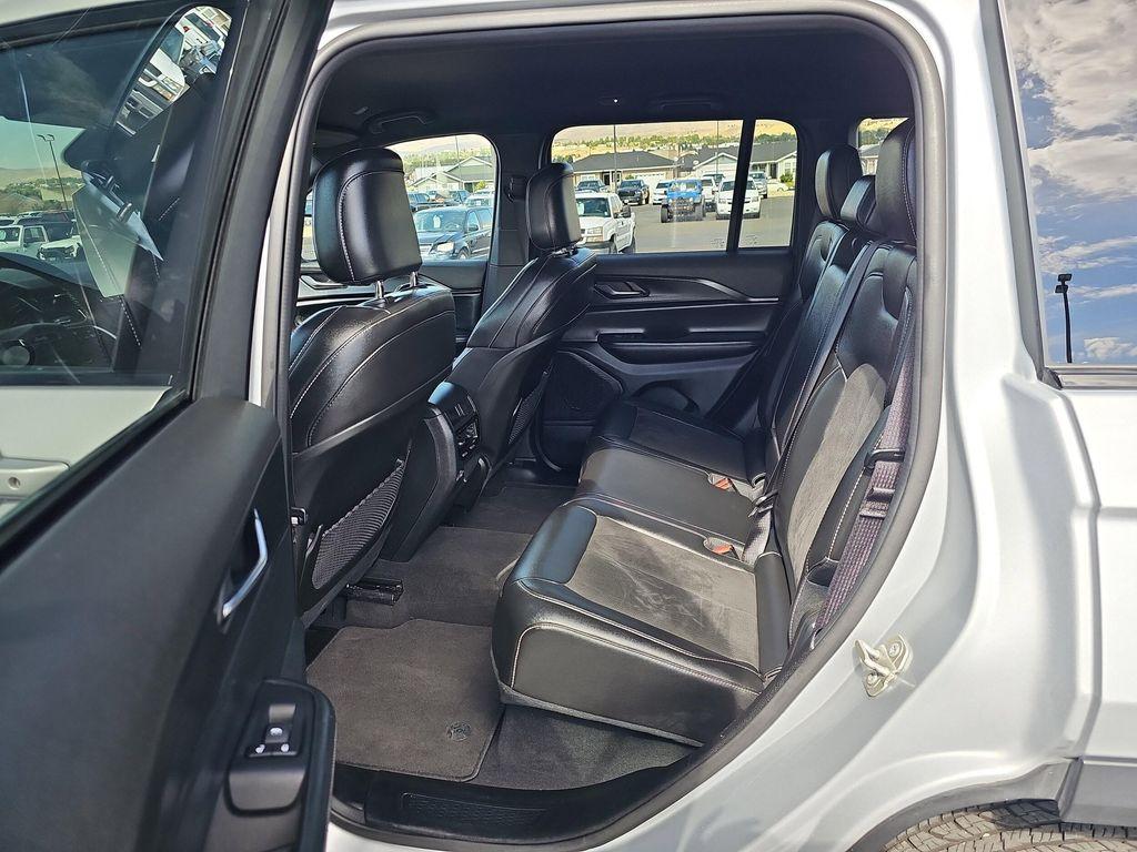 used 2024 Jeep Grand Cherokee car, priced at $33,999