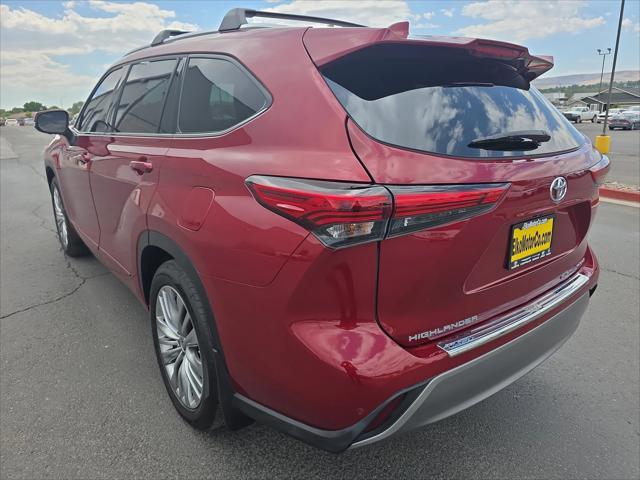 used 2023 Toyota Highlander car, priced at $43,999
