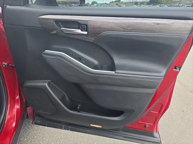 used 2023 Toyota Highlander car, priced at $43,999