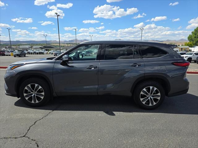 used 2022 Toyota Highlander car, priced at $34,499