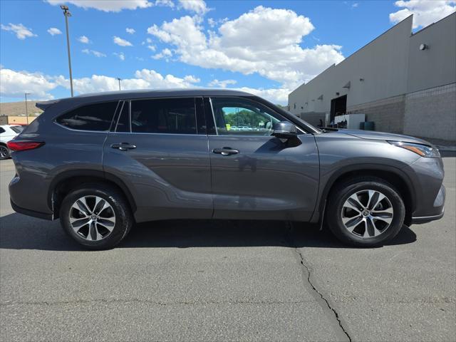 used 2022 Toyota Highlander car, priced at $34,499