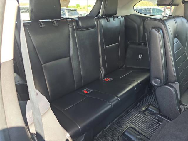 used 2022 Toyota Highlander car, priced at $34,499