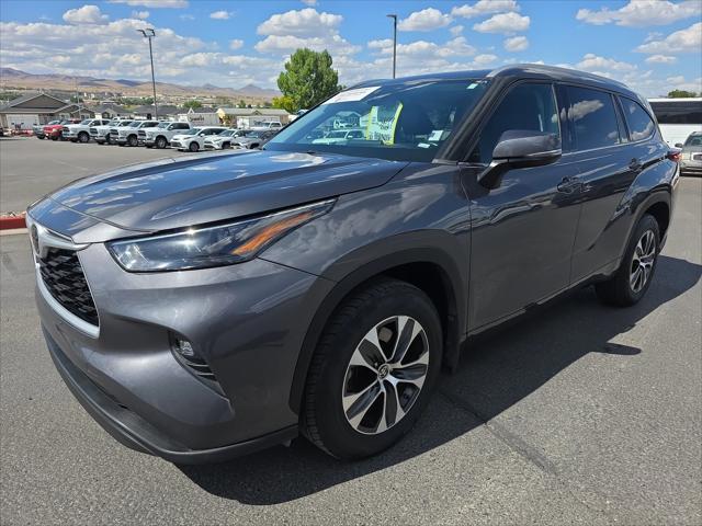 used 2022 Toyota Highlander car, priced at $34,499