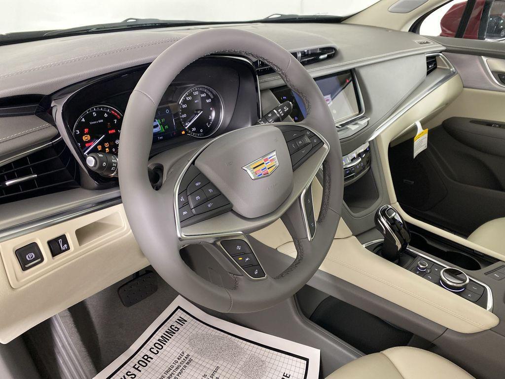 new 2025 Cadillac XT5 car, priced at $52,555