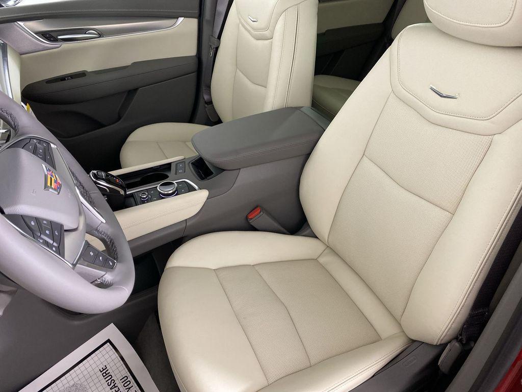 new 2025 Cadillac XT5 car, priced at $52,555