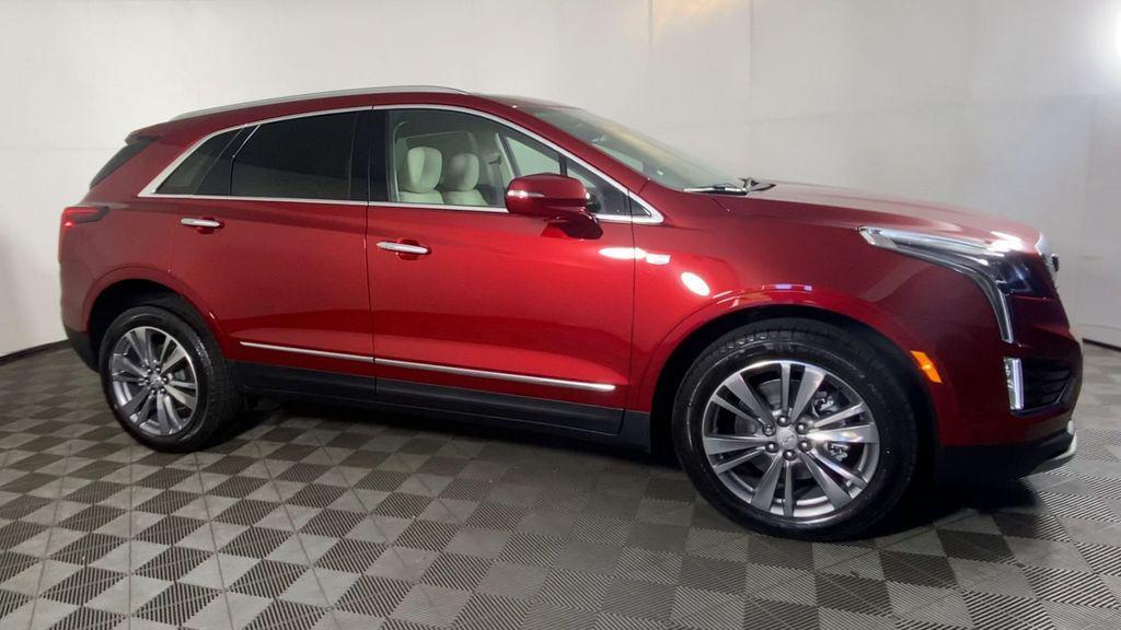 new 2025 Cadillac XT5 car, priced at $56,755