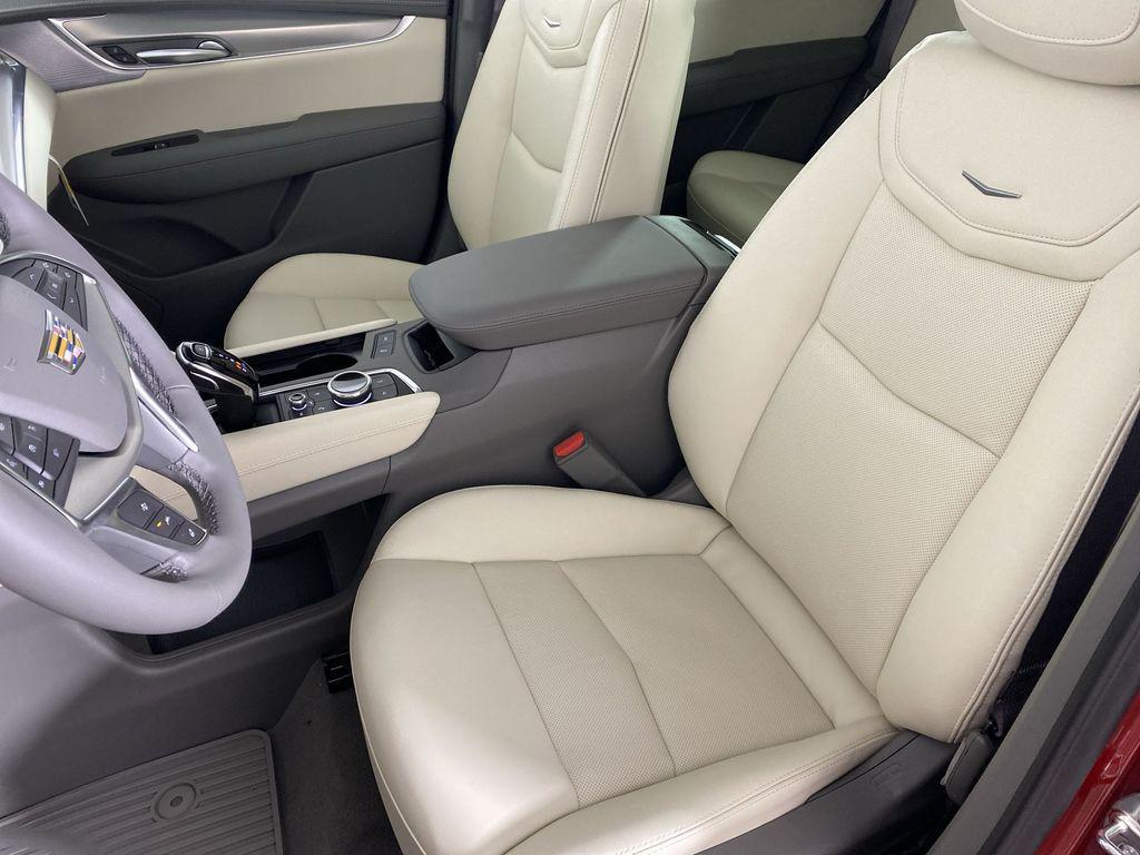 new 2025 Cadillac XT5 car, priced at $56,755