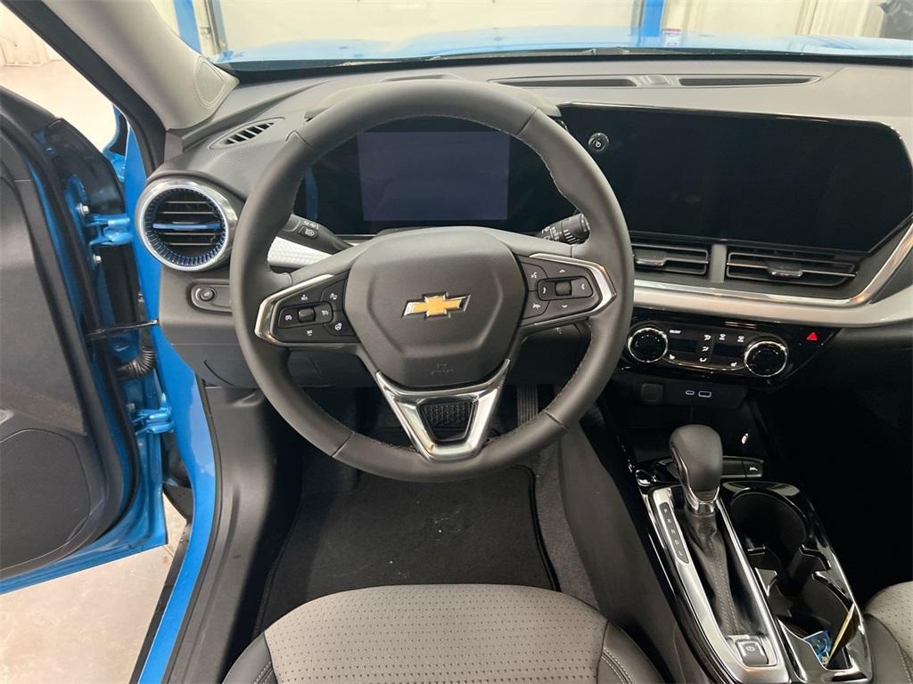 new 2025 Chevrolet Trax car, priced at $24,412