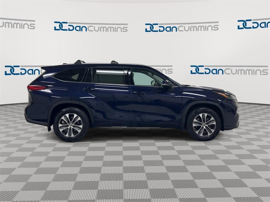 used 2022 Toyota Highlander car, priced at $35,587