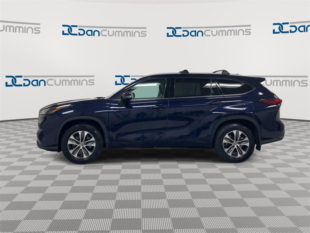 used 2022 Toyota Highlander car, priced at $35,587