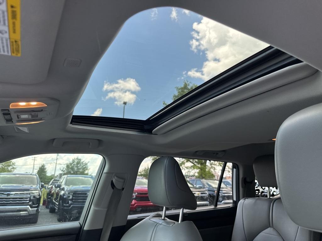 used 2021 Toyota Highlander car, priced at $28,987