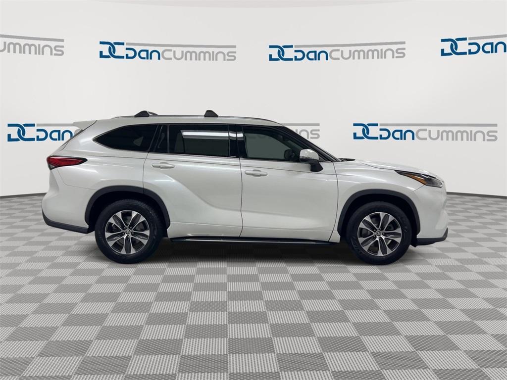 used 2021 Toyota Highlander car, priced at $27,987