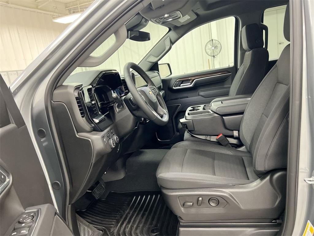 new 2025 Chevrolet Silverado 1500 car, priced at $45,345