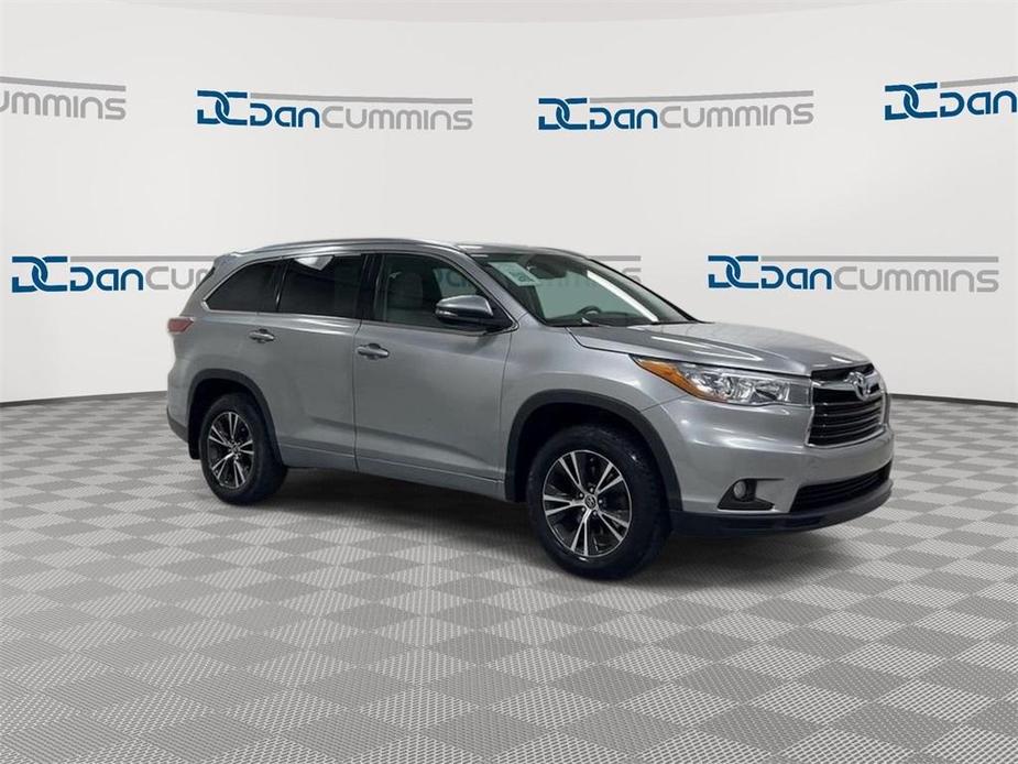 used 2016 Toyota Highlander car, priced at $15,700