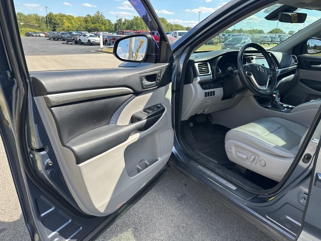 used 2017 Toyota Highlander car, priced at $26,987