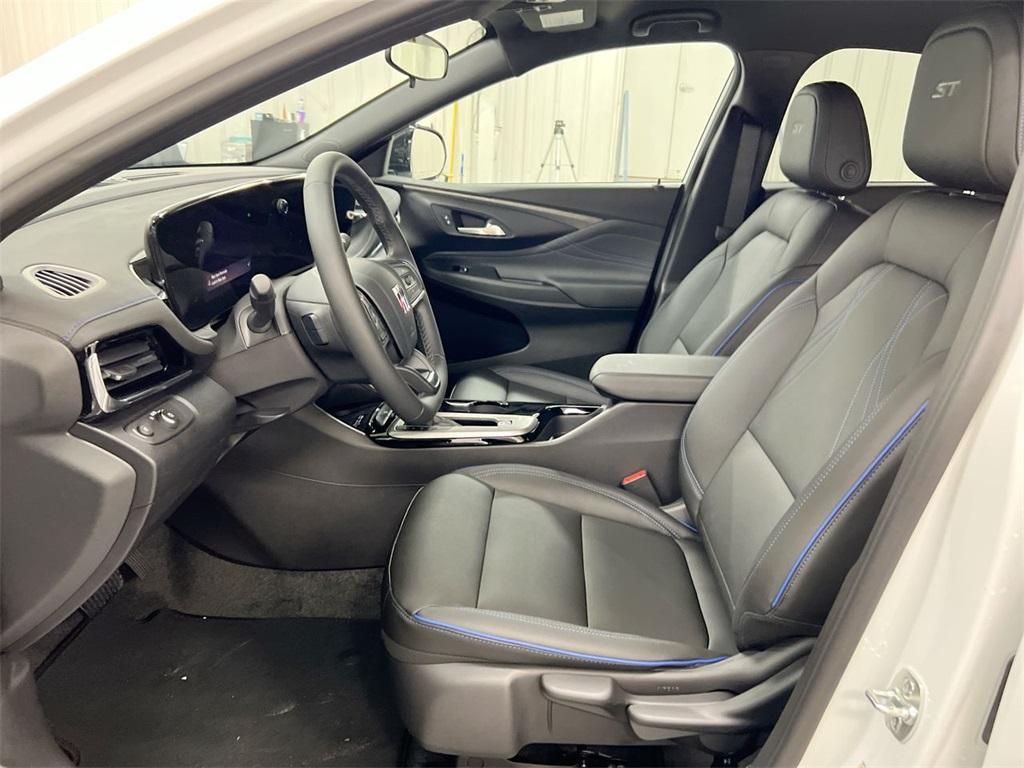 new 2025 Buick Envista car, priced at $25,833