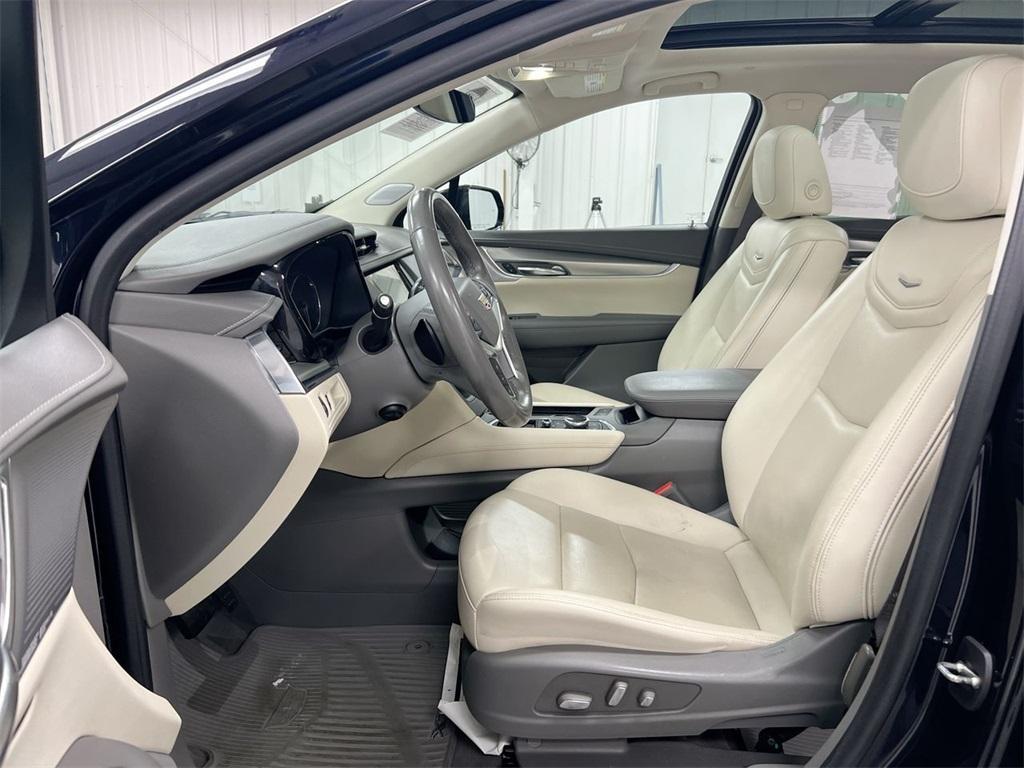 used 2022 Cadillac XT5 car, priced at $24,987