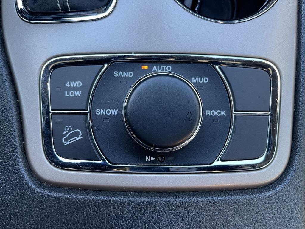 used 2017 Jeep Grand Cherokee car, priced at $14,387