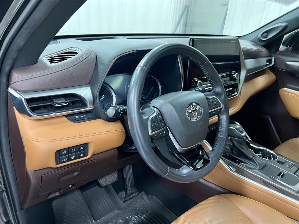 used 2021 Toyota Highlander Hybrid car, priced at $34,587