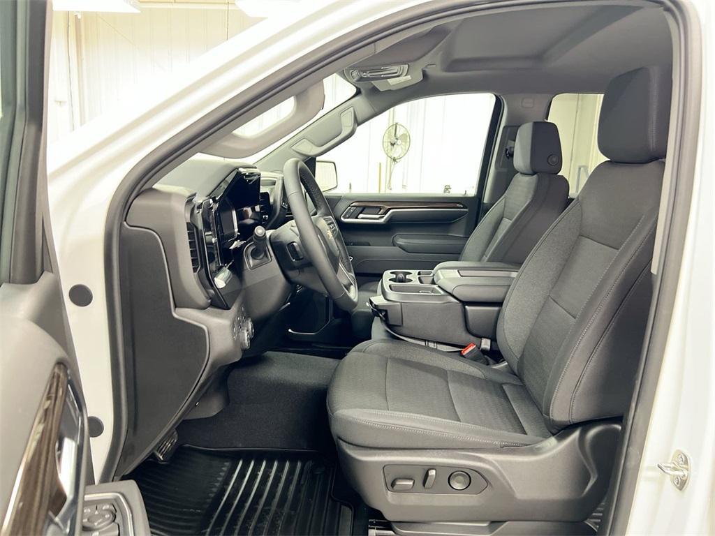new 2025 Chevrolet Silverado 1500 car, priced at $44,595