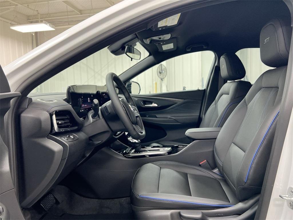 new 2025 Buick Envista car, priced at $25,833