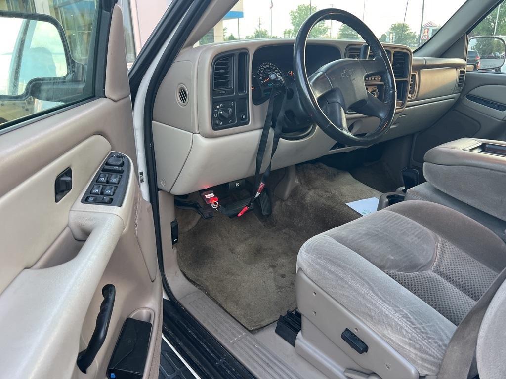used 2003 Chevrolet Suburban car, priced at $3,900
