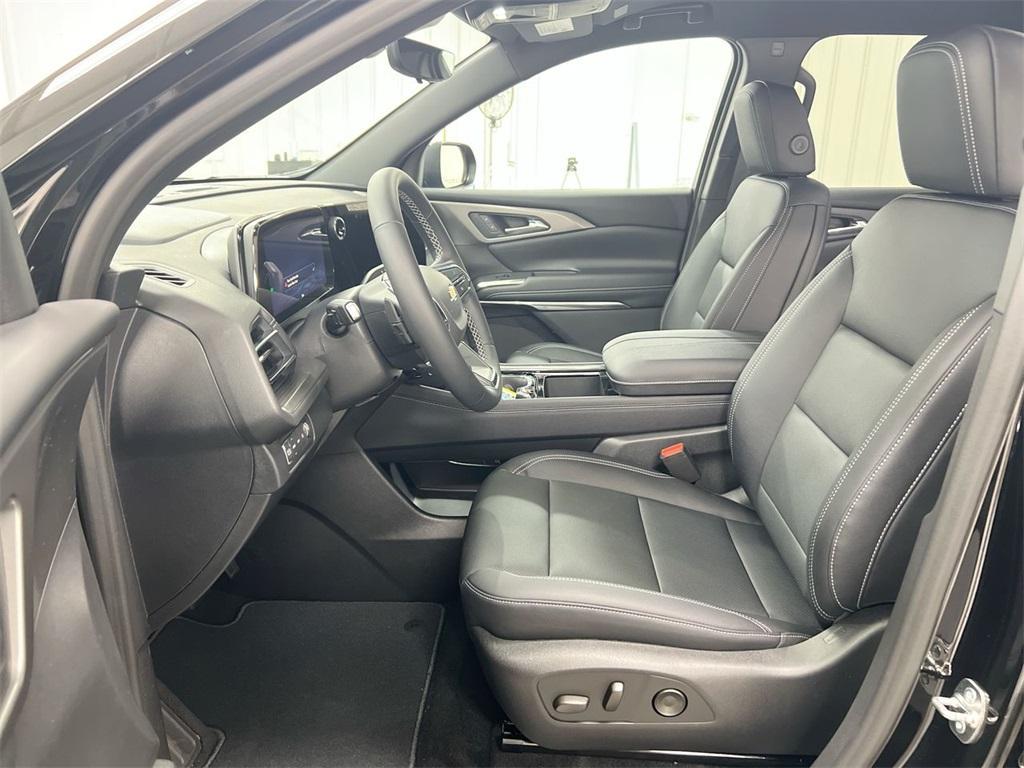 new 2026 Chevrolet Traverse car, priced at $43,873