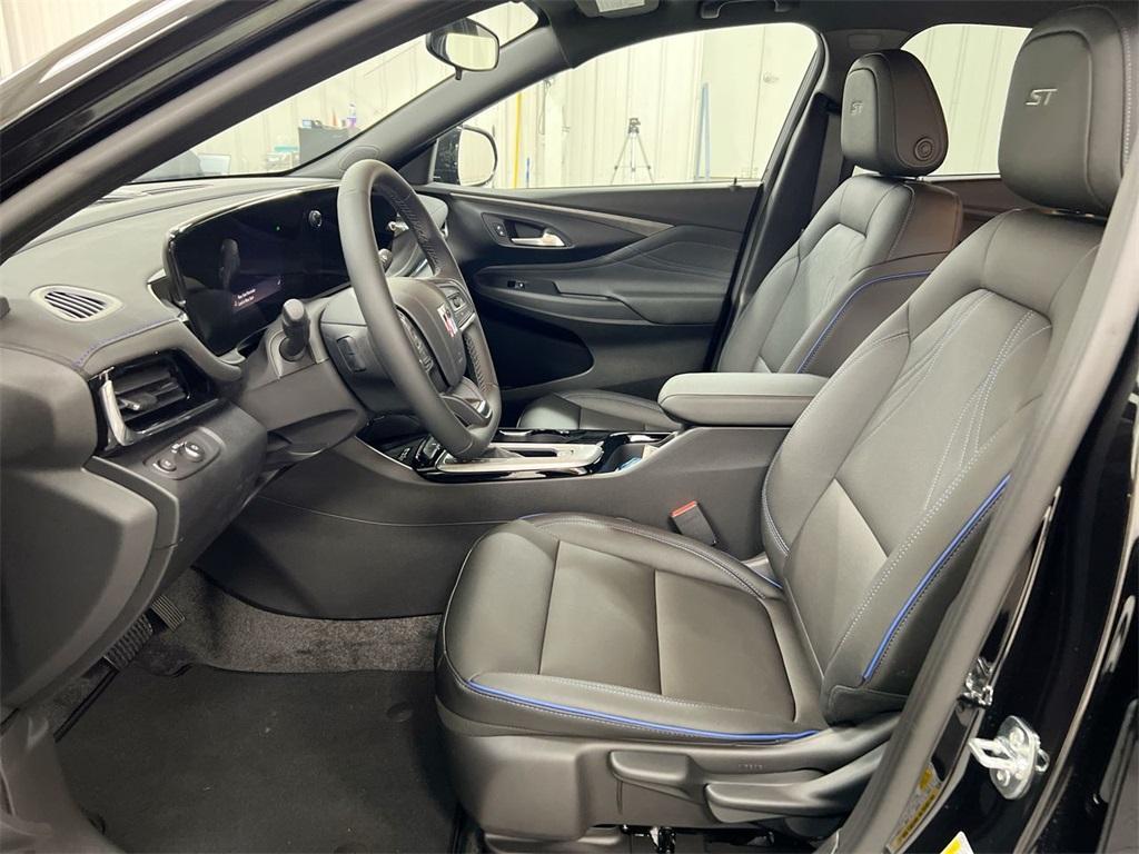 new 2025 Buick Envista car, priced at $26,284