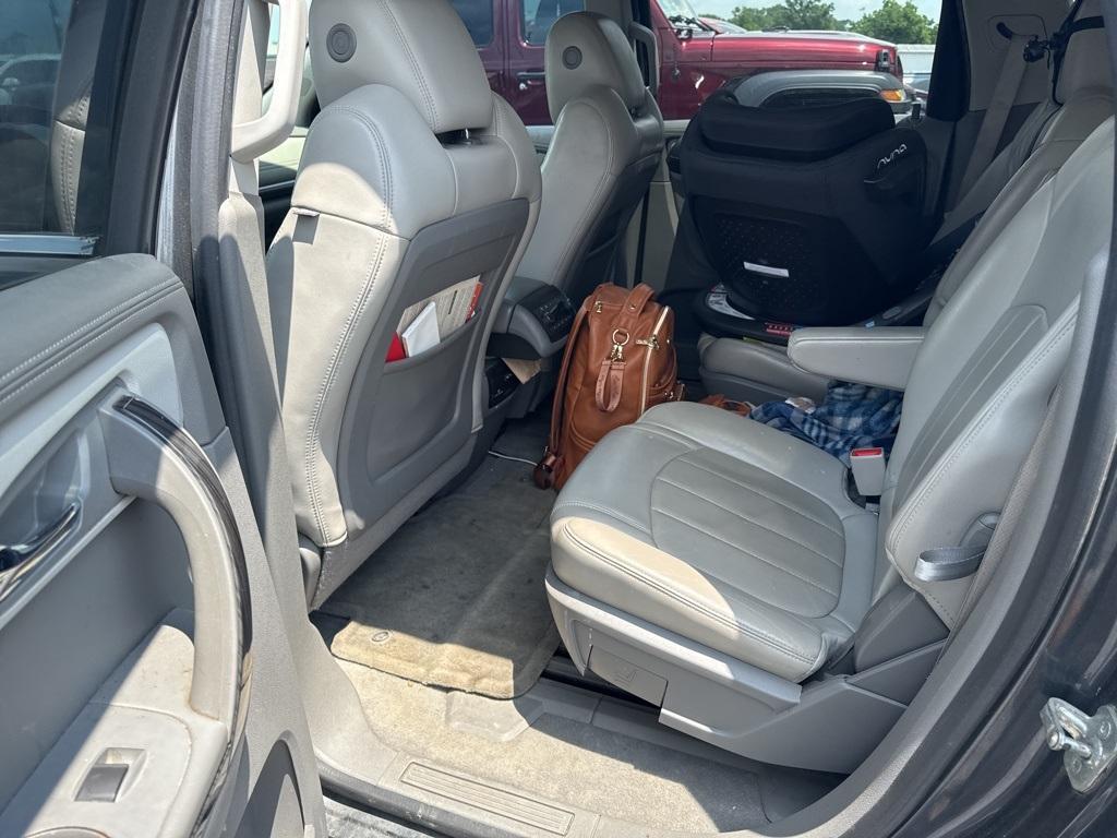 used 2013 Chevrolet Traverse car, priced at $3,500