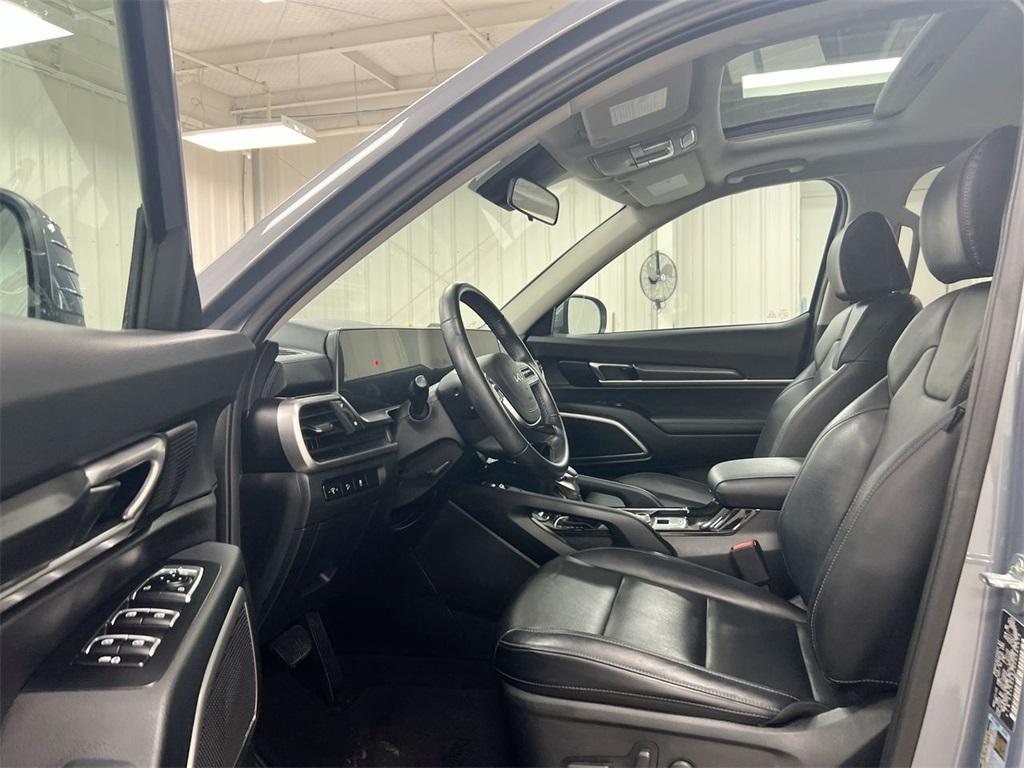 used 2023 Kia Telluride car, priced at $30,787