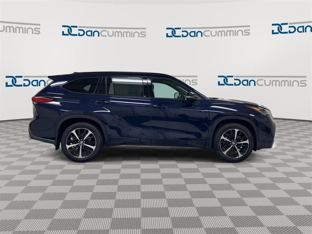 used 2021 Toyota Highlander car, priced at $31,487