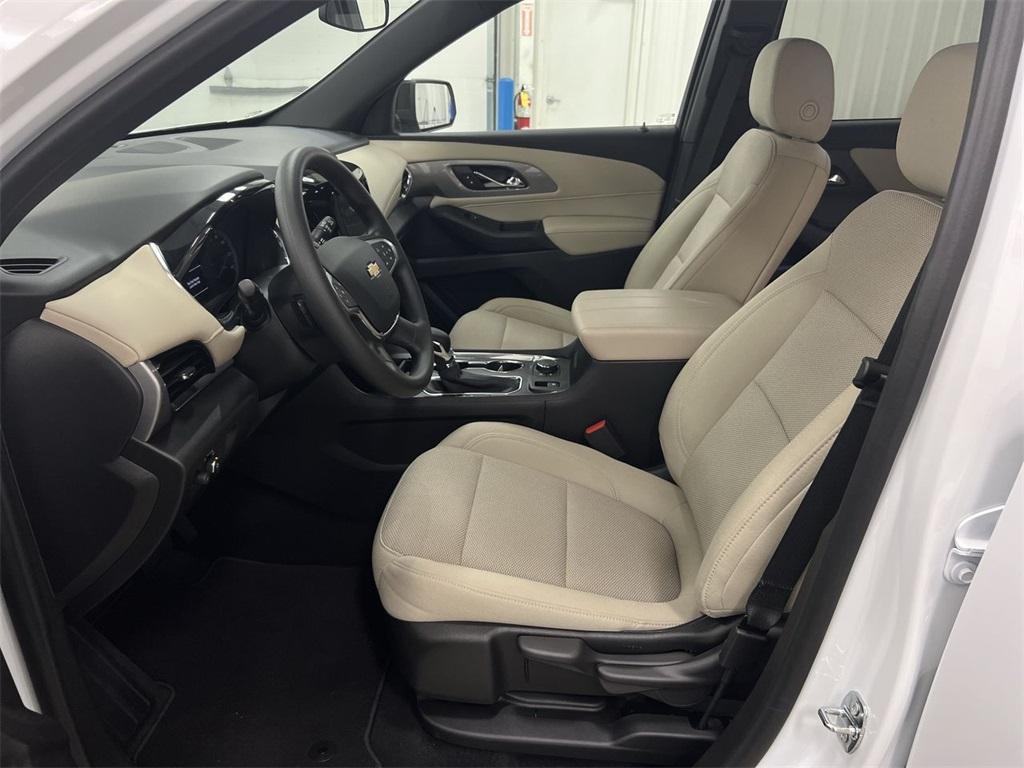 used 2023 Chevrolet Traverse car, priced at $27,587