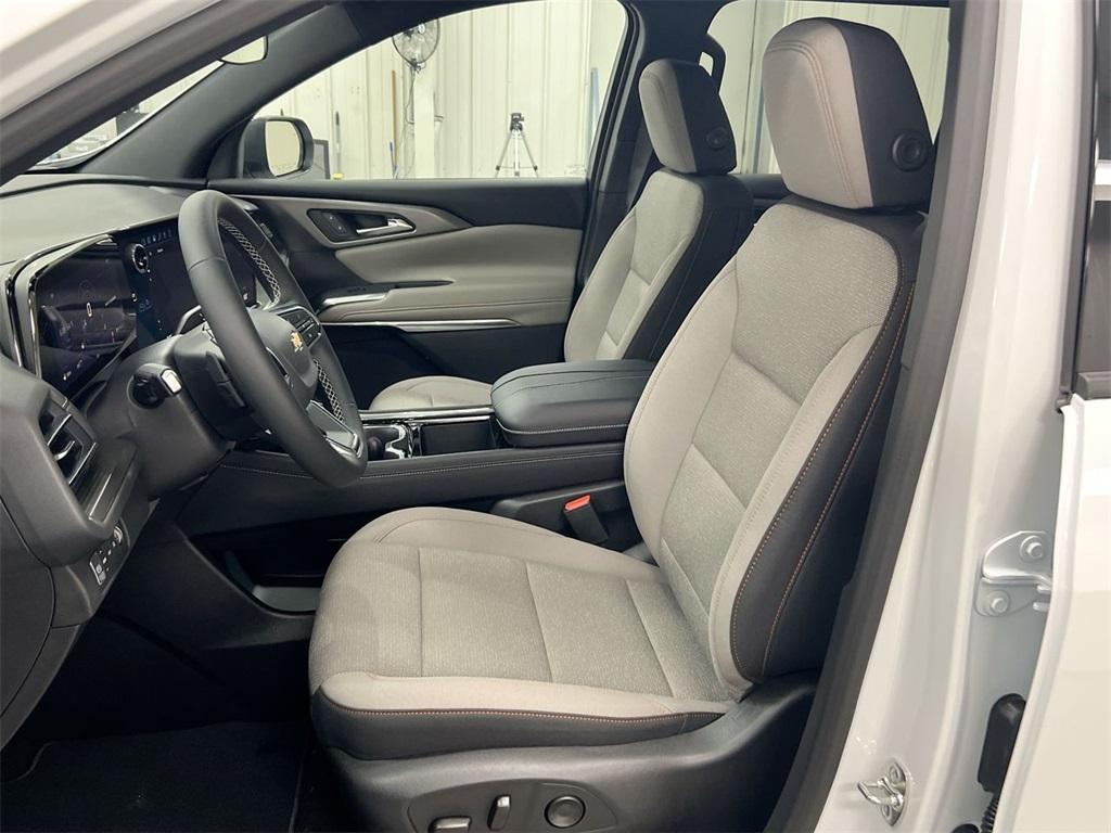 new 2026 Chevrolet Traverse car, priced at $43,641