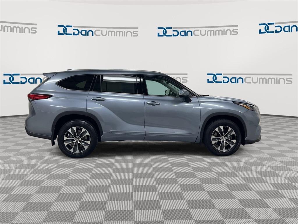 used 2021 Toyota Highlander car, priced at $29,787