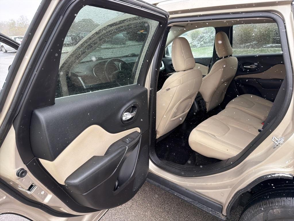 used 2015 Jeep Cherokee car, priced at $5,900