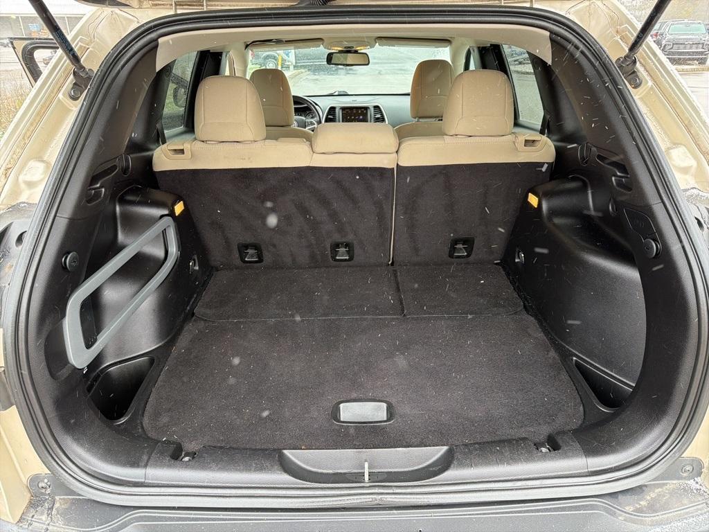 used 2015 Jeep Cherokee car, priced at $5,900