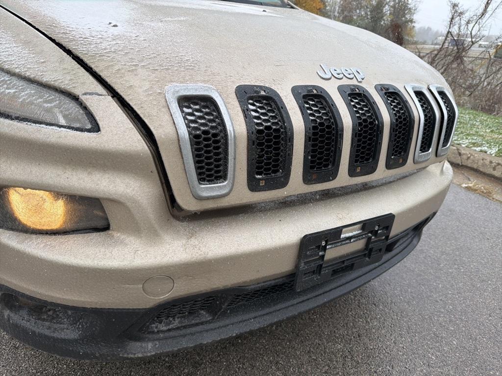 used 2015 Jeep Cherokee car, priced at $5,900