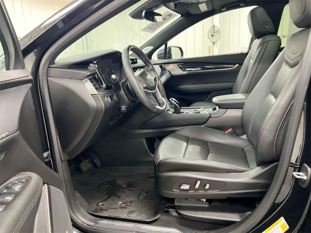 used 2023 Cadillac XT5 car, priced at $33,987