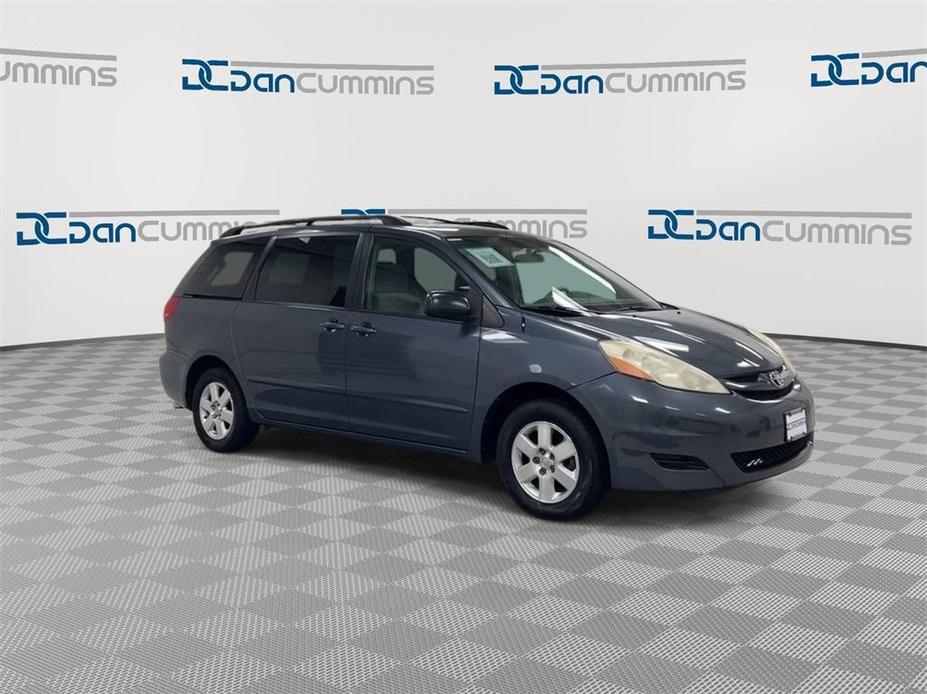 used 2007 Toyota Sienna car, priced at $4,400