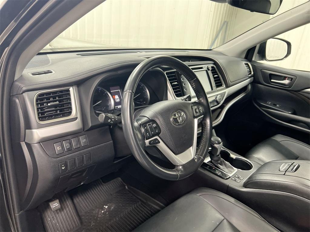 used 2019 Toyota Highlander car, priced at $26,987