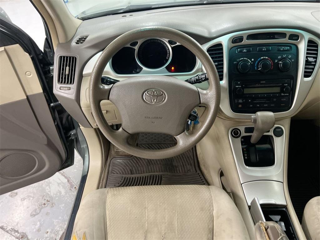 used 2007 Toyota Highlander Hybrid car, priced at $3,900