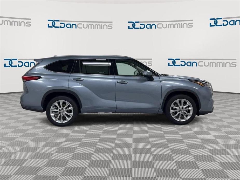 used 2022 Toyota Highlander car, priced at $35,787