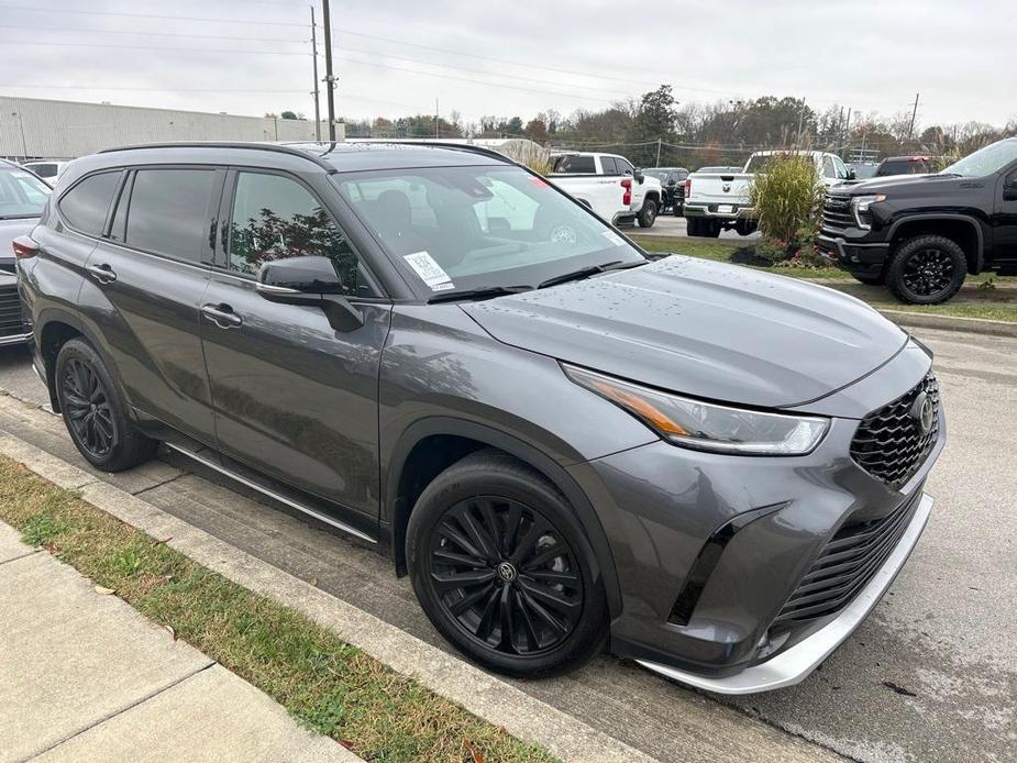 used 2024 Toyota Highlander car, priced at $42,587