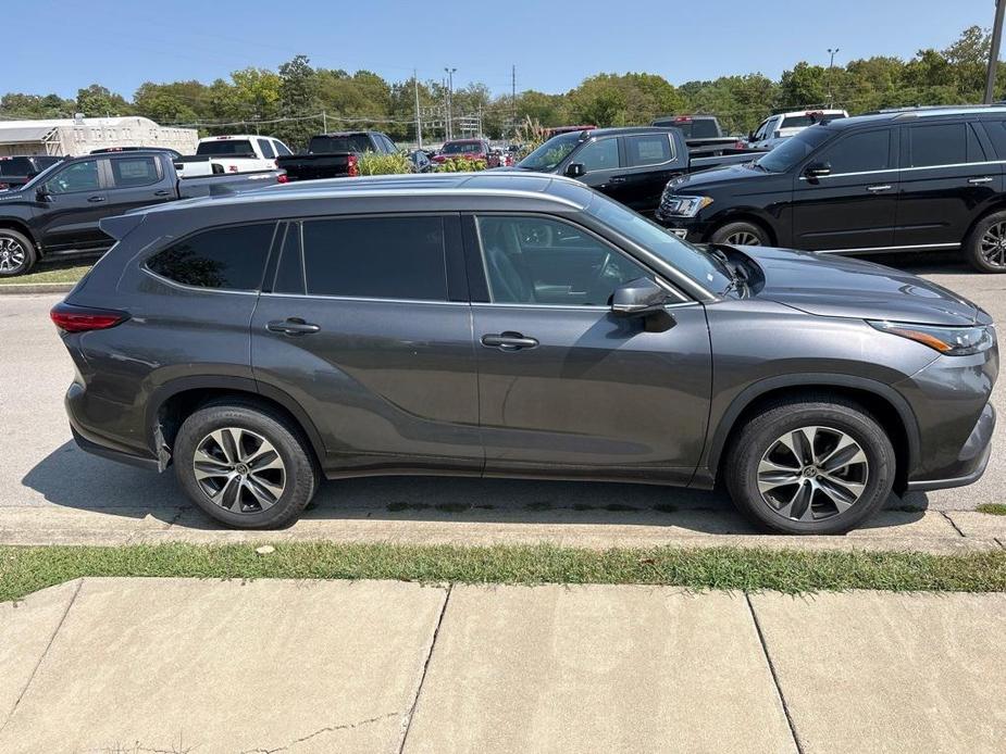 used 2022 Toyota Highlander car, priced at $29,987