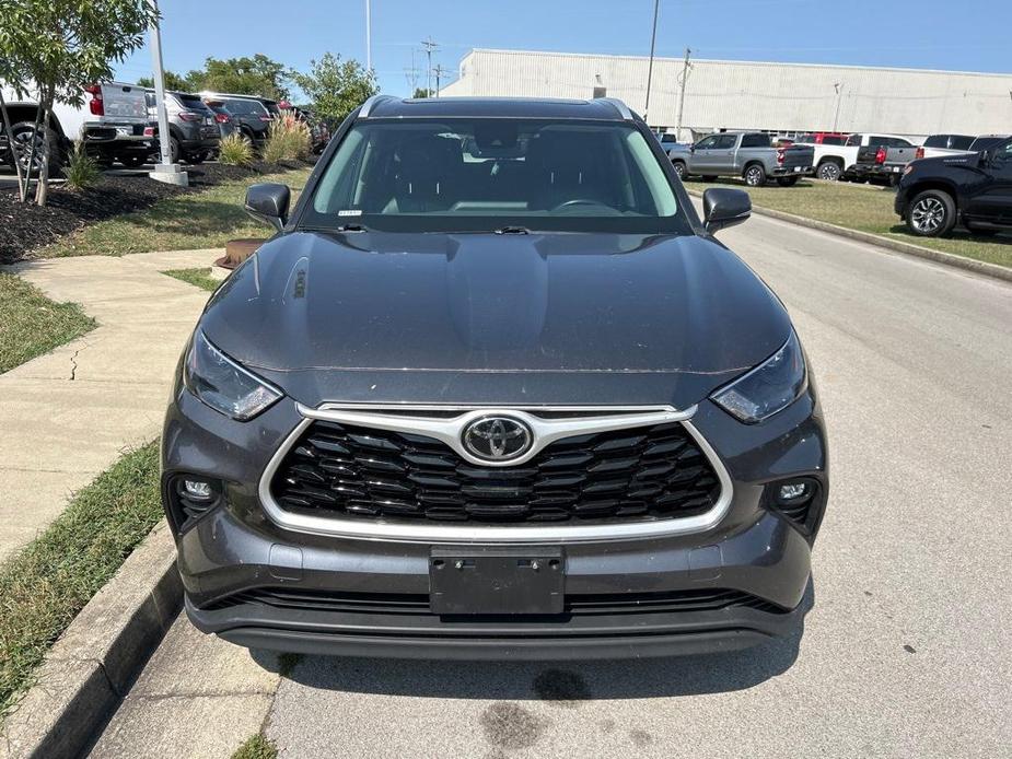 used 2022 Toyota Highlander car, priced at $29,987