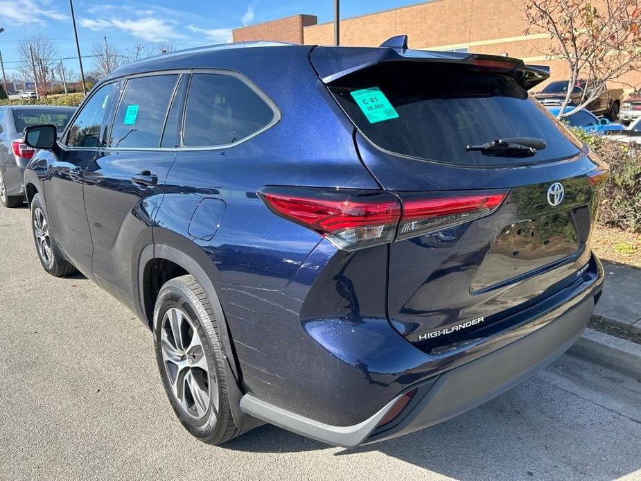 used 2021 Toyota Highlander car, priced at $32,987