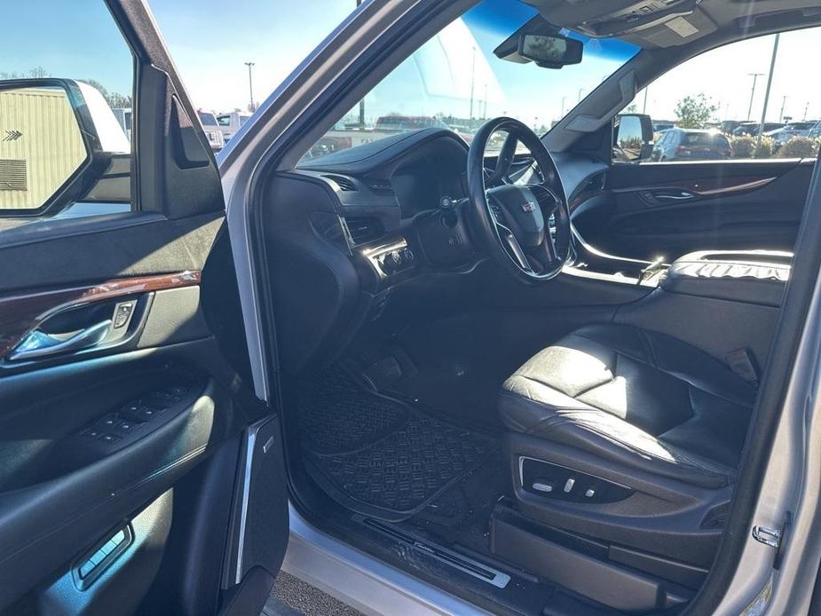 used 2015 Cadillac Escalade ESV car, priced at $21,987