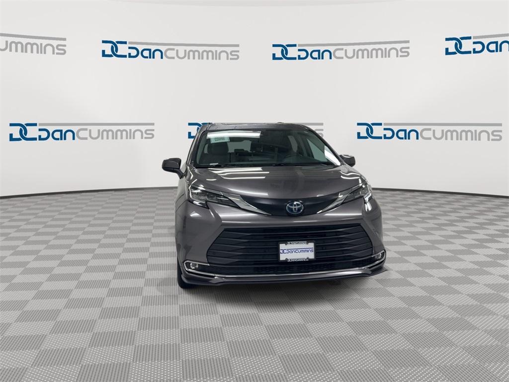 used 2023 Toyota Sienna car, priced at $37,487