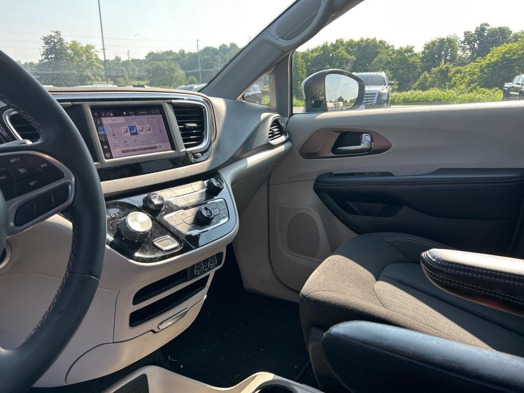 used 2023 Chrysler Voyager car