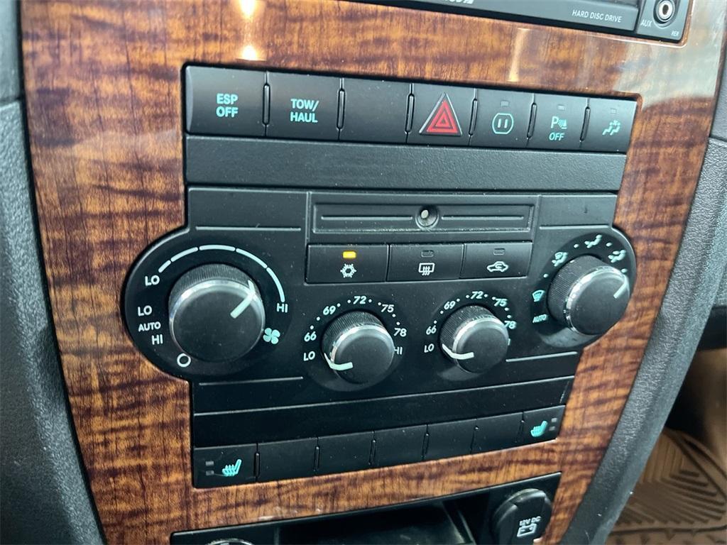 used 2009 Jeep Commander car, priced at $3,900